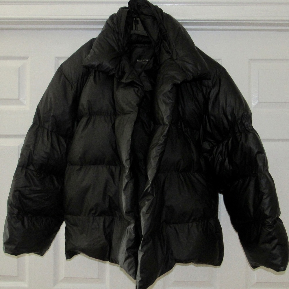 NWT BALENCIAGA $3650 Unisex Black Wrap Puffer LOGO COAT L